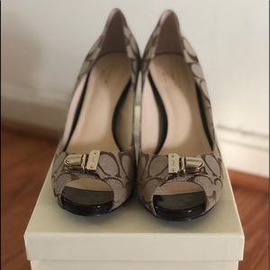 Size 8.5 COACH “HELAINE”